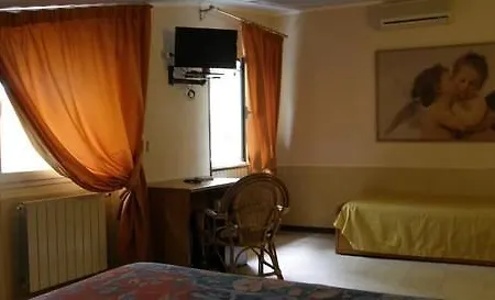 Luciana Hotel 3*